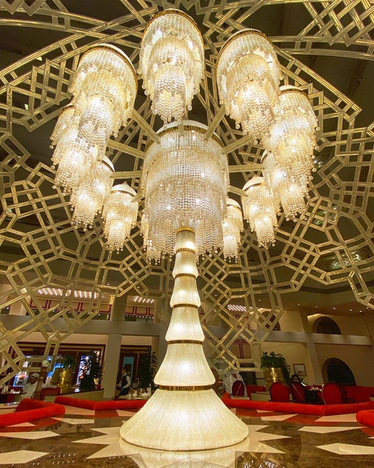 Sheratondoha's tweet photo. Did you know that our remarkable and stunning centrepiece-chandelier was announced in Guinness World Records as the "biggest standing lamp" in the world? #SheratonGrandDoha #QatarsFavouriteHotel #GetAwayTogether⁠ https://t.co/Ogsumr2qXl