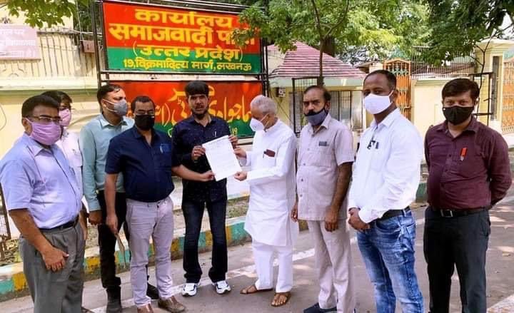 yadavakhilesh's tweet photo. पूर्वांचल विद्युत वितरण निगम को बेचने के विरोध में कर्मचारियों की हड़ताल से वाराणसी व प्रयागराज समेत कई जिलों में बिजली जाने से जनता व कोविड-पीड़ित लोग त्रस्त हैं. 

सपा के समय जेनरेशन, ट्रांसमिशन व डिस्ट्रीब्यूशन के क्षेत्र में किए गए सुधारों को भाजपा सरकार ने बरबाद कर दिया है. https://t.co/RY1oG0cBx4