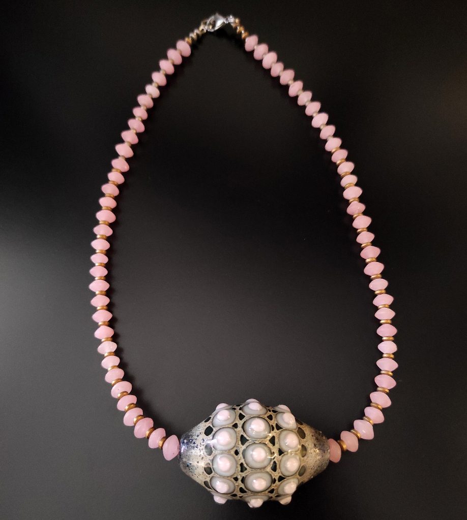 alessia_fuga's tweet photo. Pretty in Pink!
Of course, only when wearing one of my #MuranoGlass "Fenice" #Necklaces!
https://t.co/UaC5j47bDV
#alessiafuga #venice #muranoglass #madeinitaly #handmade #glassartist #veniceglassartist #muranoglassartist #venetianbeads #glassjewellery #lampbeadwork https://t.co/Nm2GTjMxhj