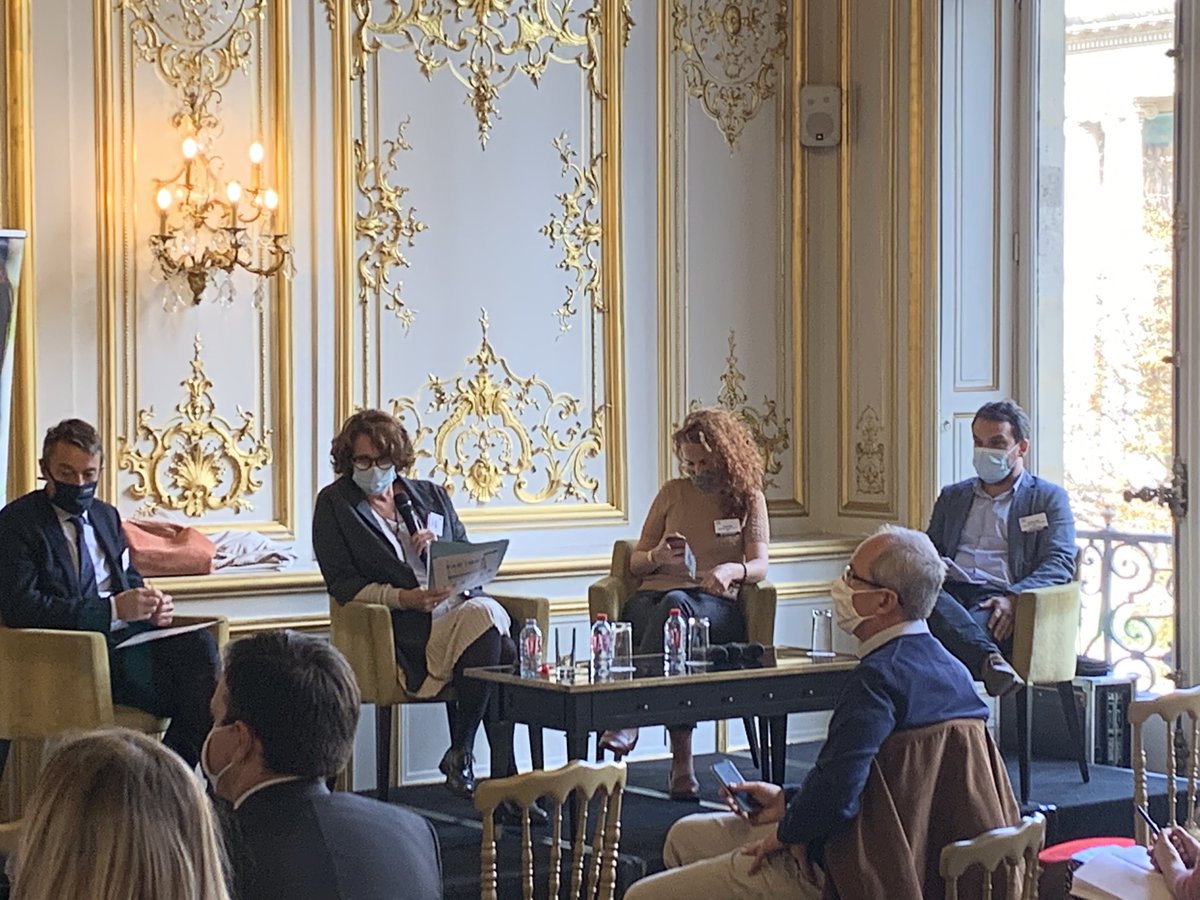 Naguibtwittpers's tweet photo. Raimundo Silva, Directeur production au sein de direction construction et énergies @SiaciStHonore explique comment réduire la sinistralité grâce à #IoT lors de la conférence #Argusconstruction https://t.co/vPzLoT3Sh9