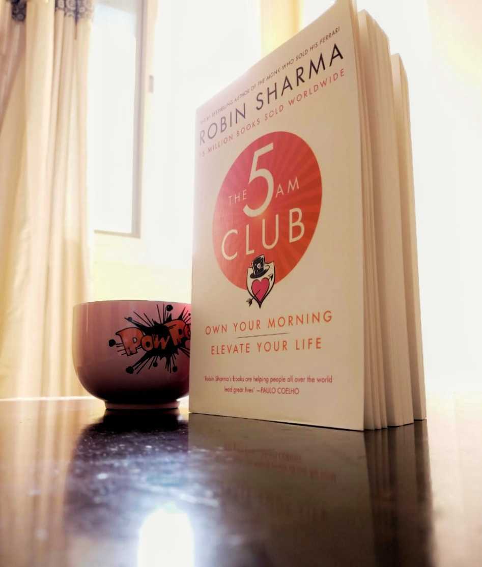 Sidvdart's tweet photo. Hit like if this book inspired you to join the 5 am club!!

#sidd #siddahmed #siddahmedinc #book #booksforstudents #booksrecommended #booksforselfdevelopment #booksforentrepreneurs #books #booksiread #myrecommendation #mybookshelf #mybooks #students https://t.co/BsmxhYM5YE