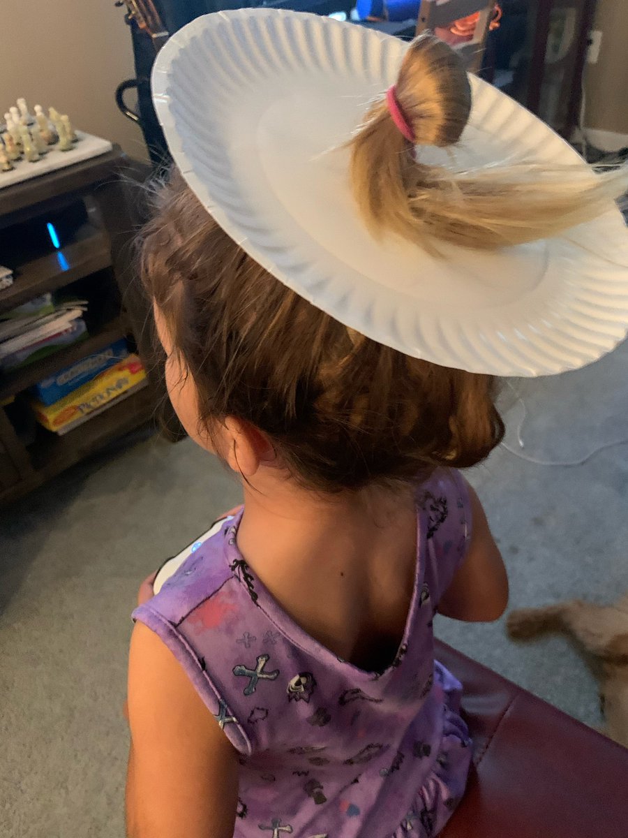 christinap0well's tweet photo. Crazy hair do for @RPEMS233! #RPEMSSpiritWeek #LearningandCelebrating https://t.co/DDo0GJwrru