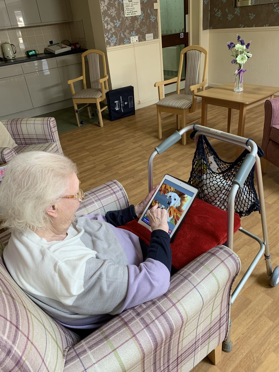 care_lcc's tweet photo. Using our iPad to do jigsaw puzzles #LCCCaredeliveryservice #digitalskills #learningnewskills https://t.co/PxSdrdXy9L