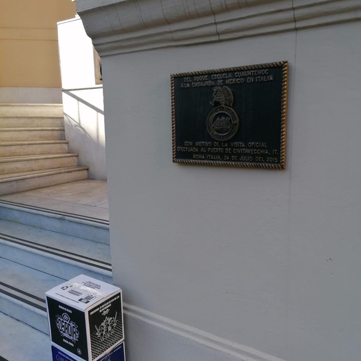 BirreCosmos's tweet photo. Prima consegna di una lunga serie all’ambasciata messicana a Roma. Un grazie di cuore all’ambasciatore Carlos Eugenio Garcia de Alba Zepeda https://t.co/cFtoRVZZJy