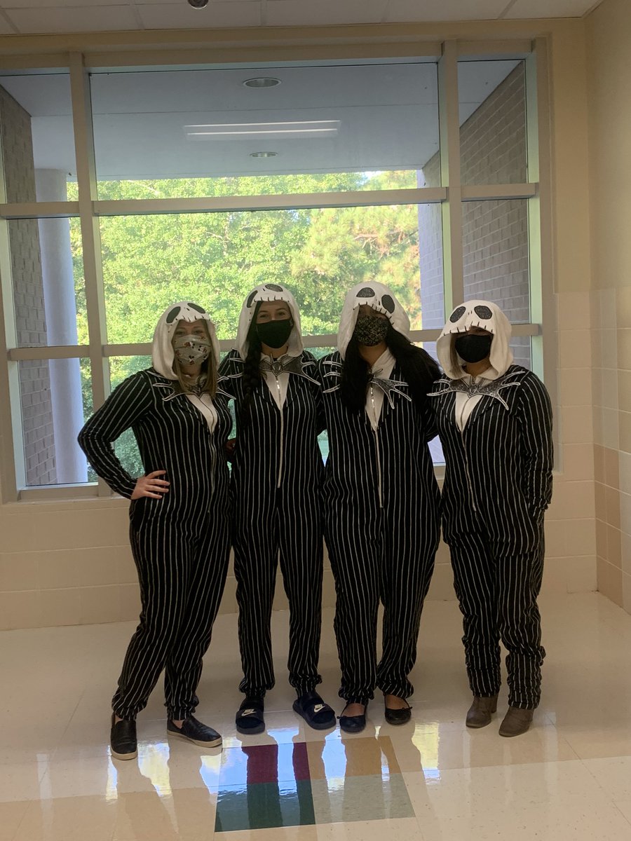 Mrs_Potter2's tweet photo. I’m seeing multiple today!!! @Amanda_CK19 @Msherrera_ @PorterSpartans 
#twinday #battlelinespiritweek #ncisd #phssciencedept https://t.co/NoYqCqUfje