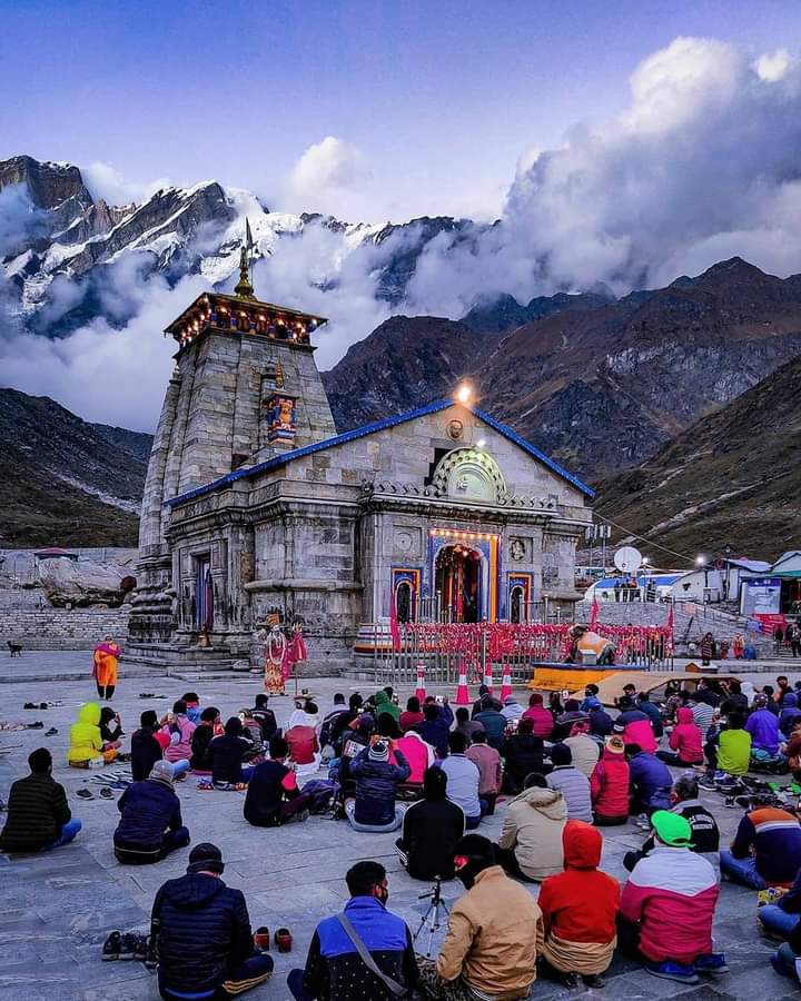 🕉️#भोले के दरबार में, दुनिया बदल जाती है
रहमत से हाथ की, लकीर बदल जाती है,
लेता है जो भी दिल से महादेव का नाम
एक पल में उसकी #तकदीर बदल जाती है !!
#हर_हर_महादेव ❤🙏
#Kedarnath_Temple,
#Uttarakhand https://t.co/eviuU5U1vh