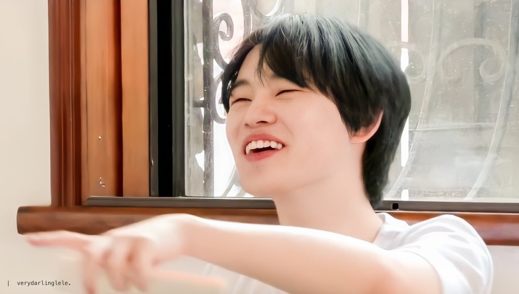 a small thread of just Chenle’s laughing .HD link (17P):  https://drive.google.com/drive/folders/1-1eiUeElQRqHzifrfn21FYqIpOu-RKVA. #CHENLE  #NCTDREAM  #천로  @NCTsmtown_DREAM