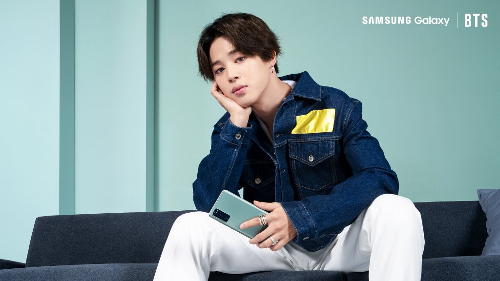 SamsungPH's tweet photo. #Jimin keeps it fresh with #GalaxyS20FE in Cloud Mint. 🔁 Retweet if this shade is your perfect match. #GalaxyxBTS https://t.co/ZEVOkwuBaA