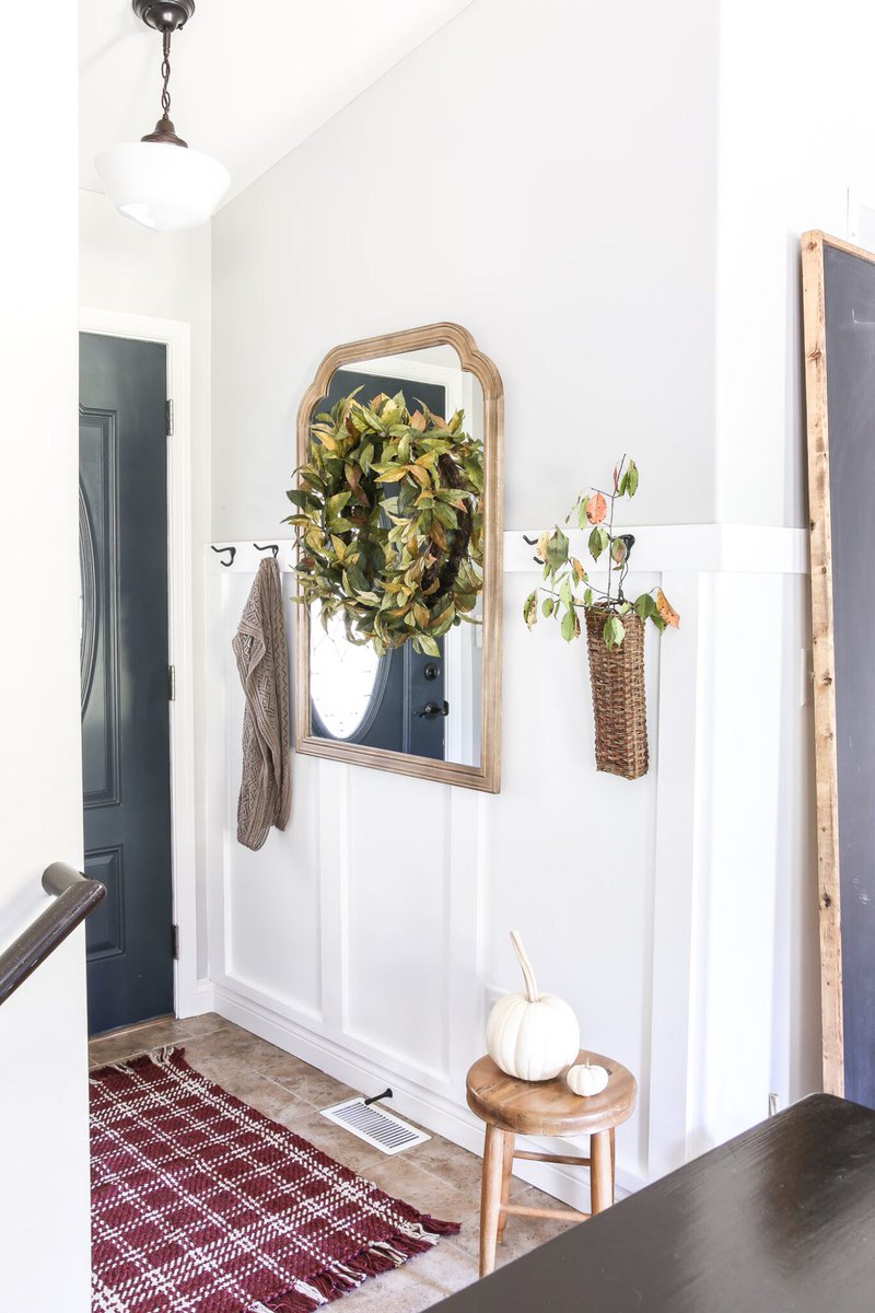 LittleGlassJar's tweet photo. I’m kicking off my fall home tour with our festive fall entryway today on the blog! Hope you pop over and check it out! 

SEE IT HERE: https://t.co/th9tEfkTde https://t.co/N8sDWbdGiw