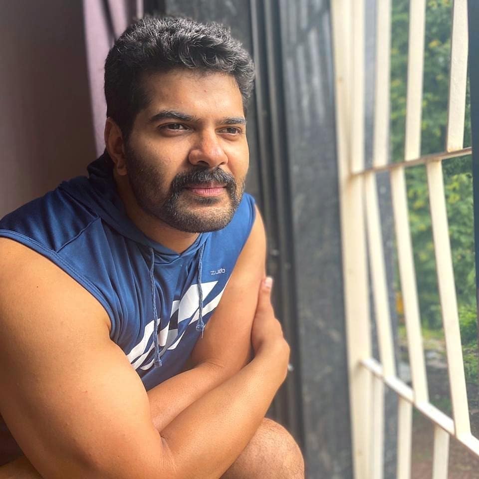 MarathiStars's tweet photo. अभिनेता हार्दिक जोशी यांना वाढदिवसाच्या हार्दिक शुभेच्छा😎😎😎❤
.
.
.
.
.
@hardeek_joshi
#HardeekJoshi #HappyBirthday #HBD #RanaDa #TujhyatJeevRangala #TJR #MarathiActors #marathistars #actor #hero #cool #abhineta #smarat #marathiboy #body #fitness #maharashtra_ig #marathi_ig https://t.co/7f1eFsLZ4B