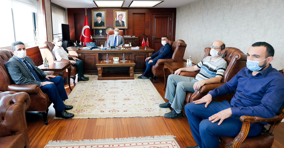 Valimiz Sayın <a href="/yskosger/">Yavuz Selim KÖŞGER</a>, Cihannüma Dayanışma ve İşbirliği Derneği İzmir İl Başkanı Şerafettin GÜCÜ ve Yönetim Kurulu Üyelerinin ziyaretlerini makamında kabul etti.