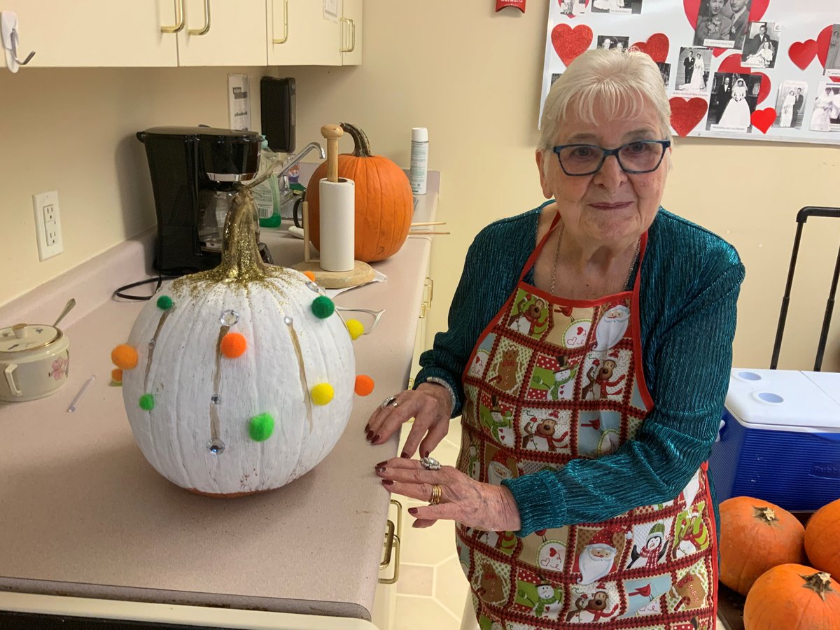 queenstonplace's tweet photo. Time to decorate the PUMPKINS! https://t.co/9Woqieq6Pz