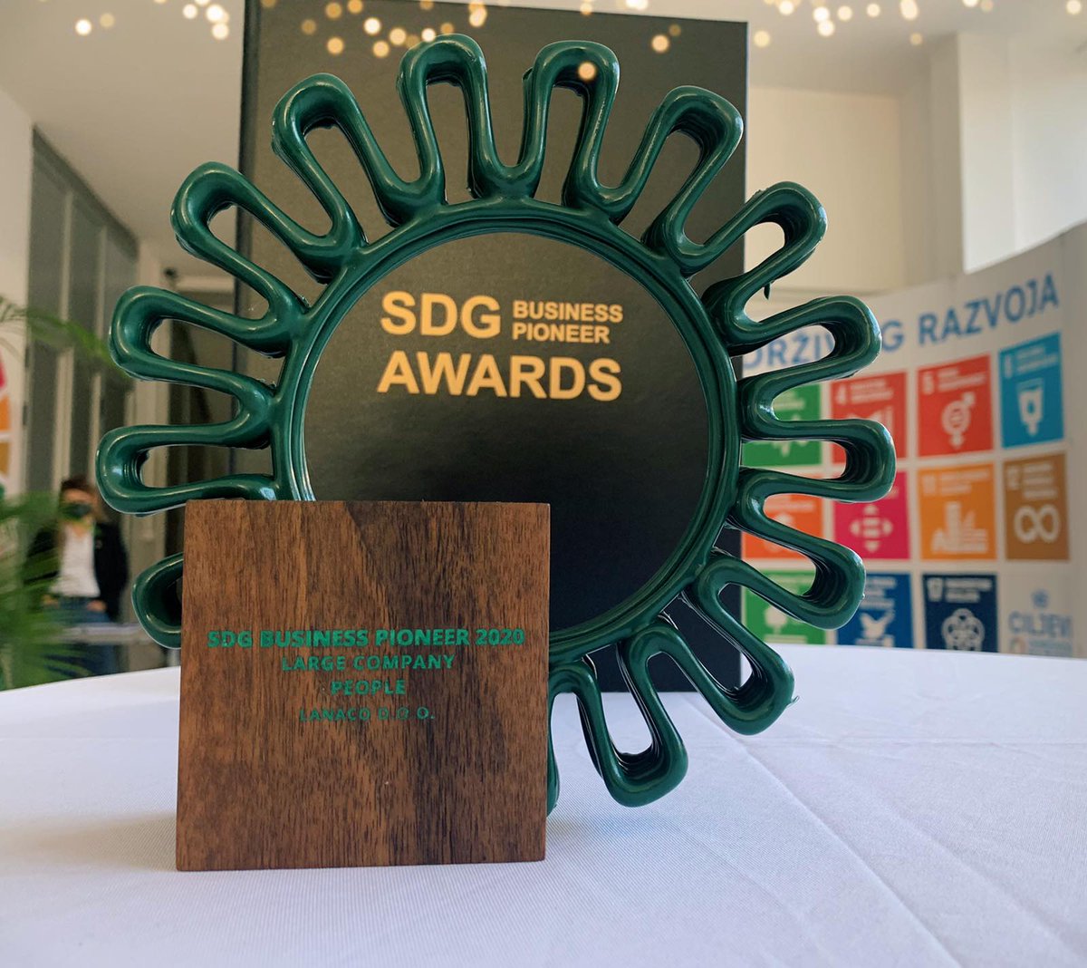 Naša kompanija je osvojila nagradu za Biznis lidera u tematskoj oblasti "Ljudi" velika preduzeća na #SDGBusinessWeek u Sarajevu. Ponosni smo na ovaj uspjeh jednako kao i na sve vrijednosti koje slijedimo.
#zamisli2030 #SDGs