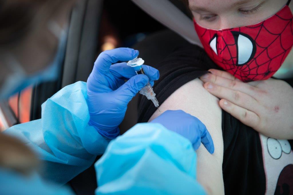 LFCHD's tweet photo. Thanks to everyone who came to Saturday’s drive-thru event to get a free flu shot! We provided 425 flu shots to help give Lexington residents more protection against the flu this year! More pics: https://t.co/sW4VnIknmn
#MaskUp #ArmOut #FightTheFlu #PublicHealth
1/2 https://t.co/gVhrjWWtI1