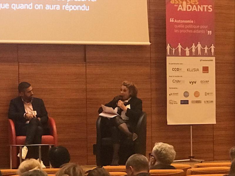 Klesia's tweet photo. Assises des #Aidants

🎙️ Scarlett Lazaric présente ensuite le Kit'aide, un outil digital qui permet à tous les acteurs de l'#entreprise de trouver des solutions 

➡️ https://t.co/KszqhGYLF6 https://t.co/bY41xfxQeS