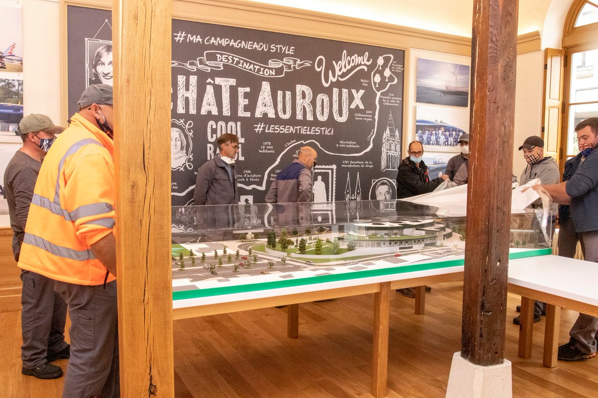 Chateauroux36's tweet photo. La #maquette du futur #CentreAquatique, réalisée à l’échelle 1/100e par Michel Rabillet de la société #MFV, a été livrée cet après-midi à @ChateaurouxOT. N'hésitez pas à venir la découvrir ! #Balsanéo #Châteauroux https://t.co/2I0XhuXR5d