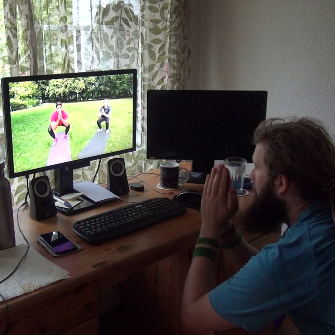 Nachdem <a href="/TetrisPie/">Valle</a> nun anerkannter Verbrechensbekämpfer ist, wird es Zeit seinen Workout mit <a href="/Ginosaurier/">Ginosaurier</a> nachzuholen um selber ein krasser Typ zu werden! 💪 #DoitlikeVale