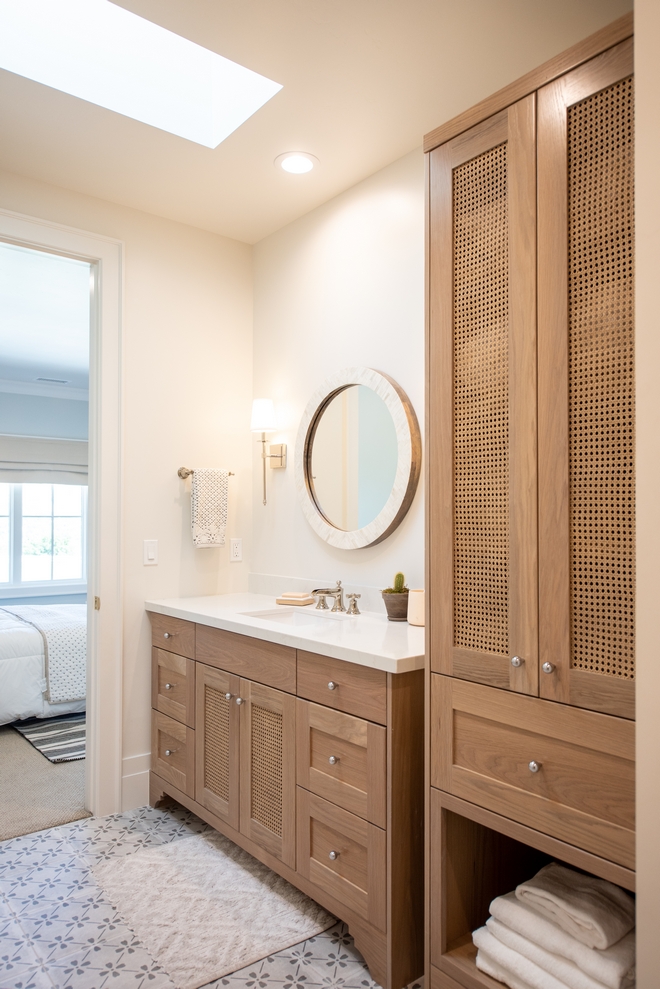 Savoy_House's tweet photo. This beautiful Utah dream home from @RaykonConst showcased on @HomeBunch features Monroe sconces in the guest bathroom! 

See more at https://t.co/Nub1TxtXRS

#BathLights #VanityLights #LightingIdeas https://t.co/dGGNfWczoS