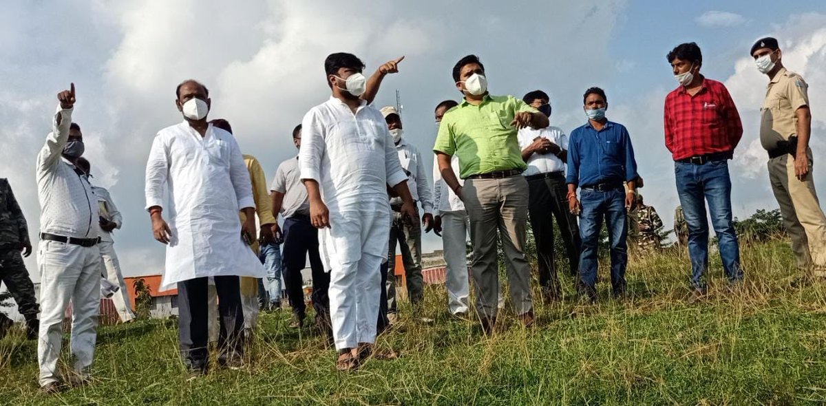 HansdakVijay's tweet photo. पाकुड़ में बनने वाले मेडिकल कॉलेज सह अस्पताल के स्थल का निरीक्षण किया। यहां बनने वाले मेडिकल कॉलेज का निर्माण फेज 3 के तहत किया जाएगा। इस मेडिकल कॉलेज के स्थान के लिए पाकुड़ पॉलिटेक्निक कॉलेज के सामने एवं सदर अस्पताल के समीप के स्थलों का निरीक्षण किया। #jmm https://t.co/ZZHJXtldrh