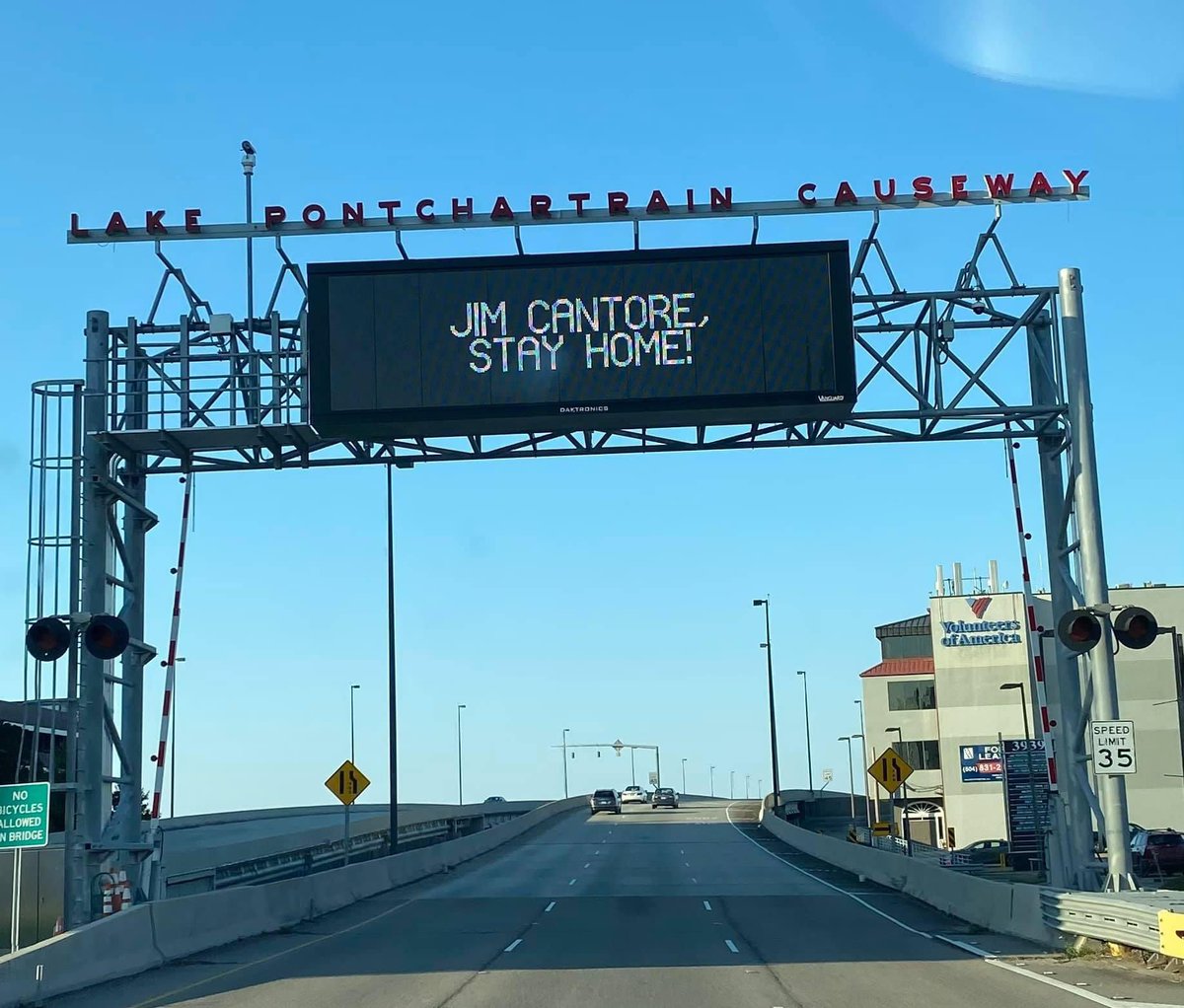 DylanFedericoWX's tweet image. Lake Pontchartrain Causeway in NOLA this morning! 🌀🌀🌀 

📸 Lawrence Federico 

@JimCantore #DELTA #lawx