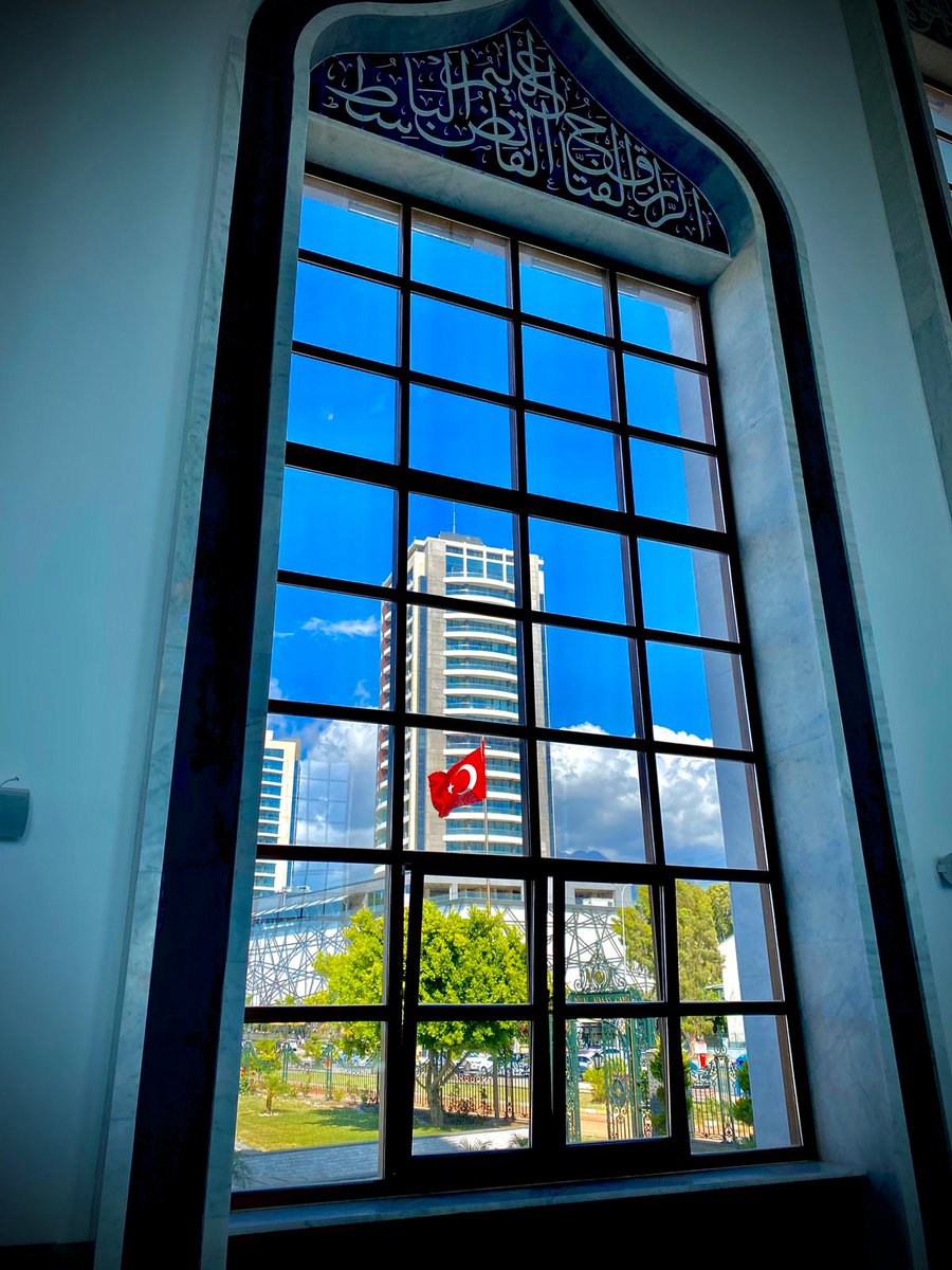 Devlet Millet bütünleşmesinin temel taşlarından biri olan ve milletimizin birlik, beraberliğinin korunmasında önemli görevler üstlenen tüm din görevlilerimizin haftasını gönülden tebrik ediyorum.