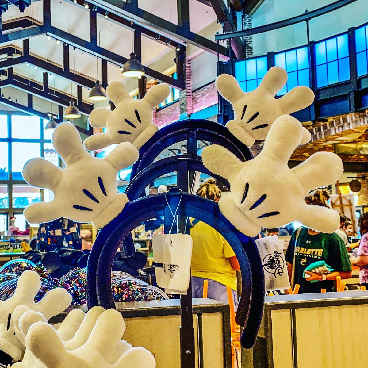 JustOut_nAbout's tweet photo. Hi! 👋 Happy Tuesday!!
#mickeyears #disneyshopping #mickeyhands #disneysprings #worldofdisney #waltdisneyworld #wdwap #disneymagic #disneylife #disneycollectibles #tuesdayvibes #justoutnabout https://t.co/gg46NOFioG