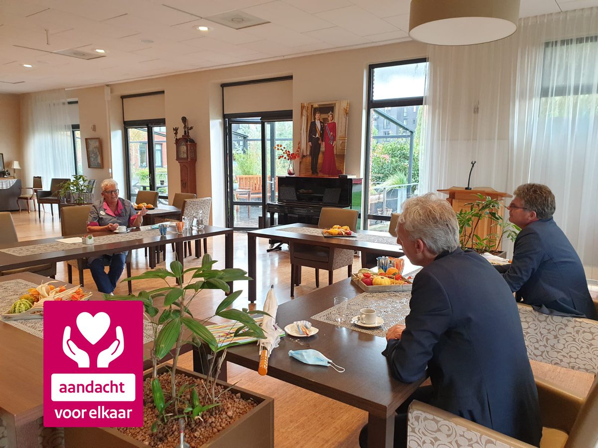 Start landelijk initiatief #Aandachtvoorelkaar. CvdK <a href="/HansOosters/">Hans Oosters</a> en burgemeester <a href="/SjorsFrohlich/">Sjors Fröhlich</a> gingen in gesprek met medewerkers en bewoners van woonzorgcentrum Open Vensters in Ameide.