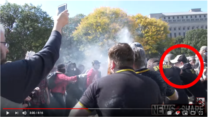 6/ In this shot from  @FordFischer's livestream on 10/6/18, Veino stands in the front line, facing off against protesters, just as the Proud Boys rushed to attack.