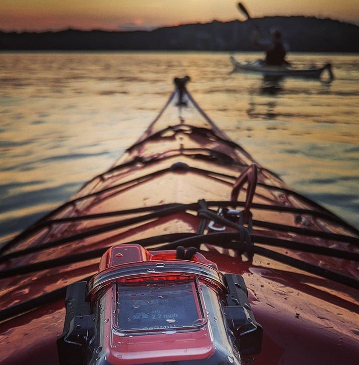 Garmin's tweet photo. For the record, inReach Mini is not afraid of the water. #DiveCase 📷: mikeandmurf https://t.co/oqSrrZ6BYg
