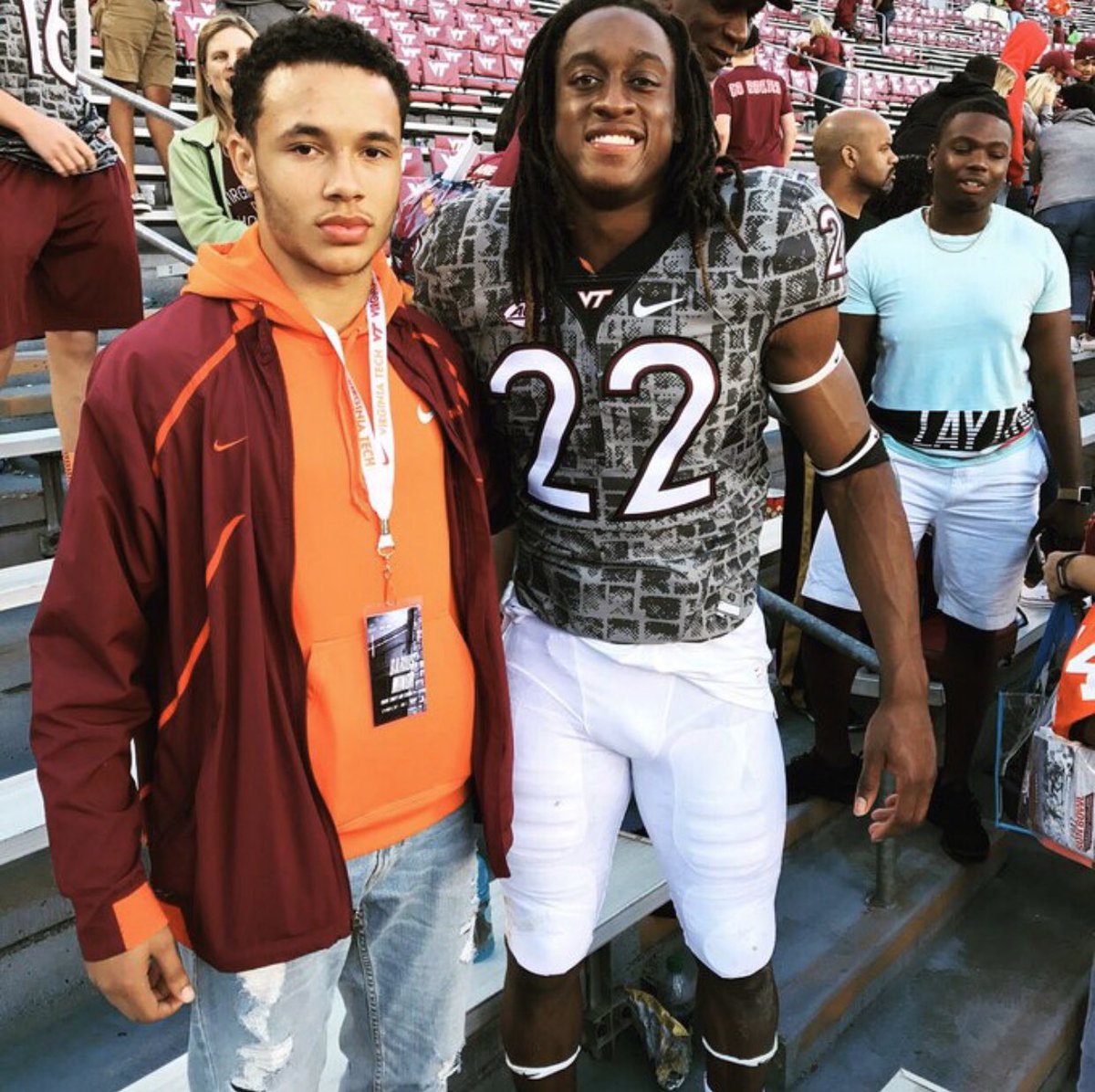 Rob_Otey's tweet photo. After going back and forth with myself on what I can do to continue to honor @dariusminor11 — I’m VERY excited to announce @Spotlight39_Pod — my brand new Webcast show that will put the spotlight on student athletes looking for more exposure. Please follow and share! #DM39 #LLD https://t.co/4NSto7Zndb