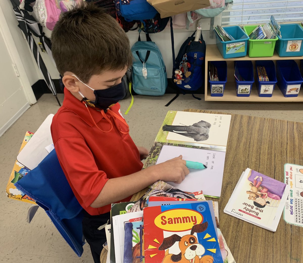 Word Detectives 🕵🏻‍♂️🕵🏽‍♀️ are on the case - be sure to look all the way through to the end of words. Spooky fingers help us make sure we 👀 at the whole word. Thank you <a href="/vivant1212/">Vivian A</a> for them! <a href="/GulliverPrep_/">Gulliver Preparatory School</a> #gslearning <a href="/TCRWP/">TCRWP</a>