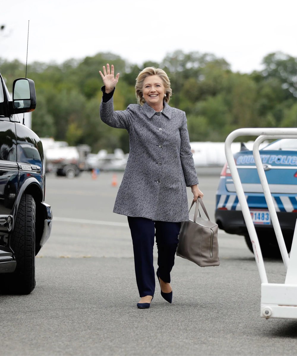 stop_cov_spread's tweet photo. @arlenparsa @TomiLahren Maybe 210,000 Americans wouldn't be dead if we had a president who carried a purse. https://t.co/Z9mwXZidHt