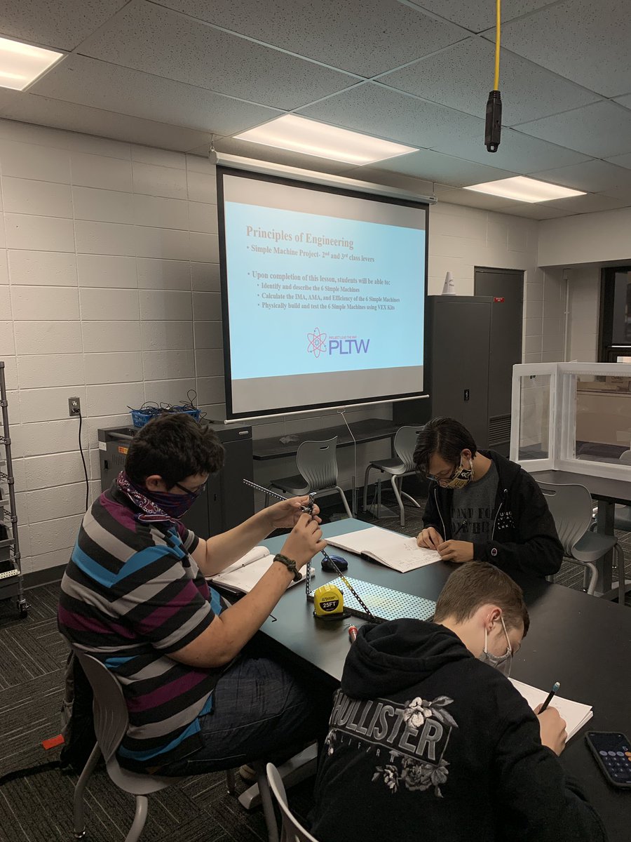 PrincipalPletch's tweet image. Principles of Engineering students working on simple machines!  Great to see these students so engaged.  @JimtownHigh #GoJimmies #engineeringrules