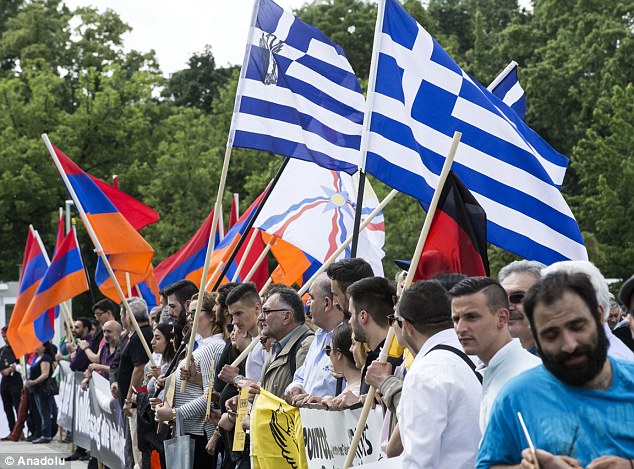 yarakyan's tweet photo. All people over the world support #Armenia and our #armenian #Karabakh because we are right!
Thank my spartan brothers in Greece
My gay brothers in canada
And my cannibal brother West New Guinea
#StopAzerbaijaniAggression #ArmeniaAgainstTerrorism #StopTurkeyAggression https://t.co/4WtuCwKScE