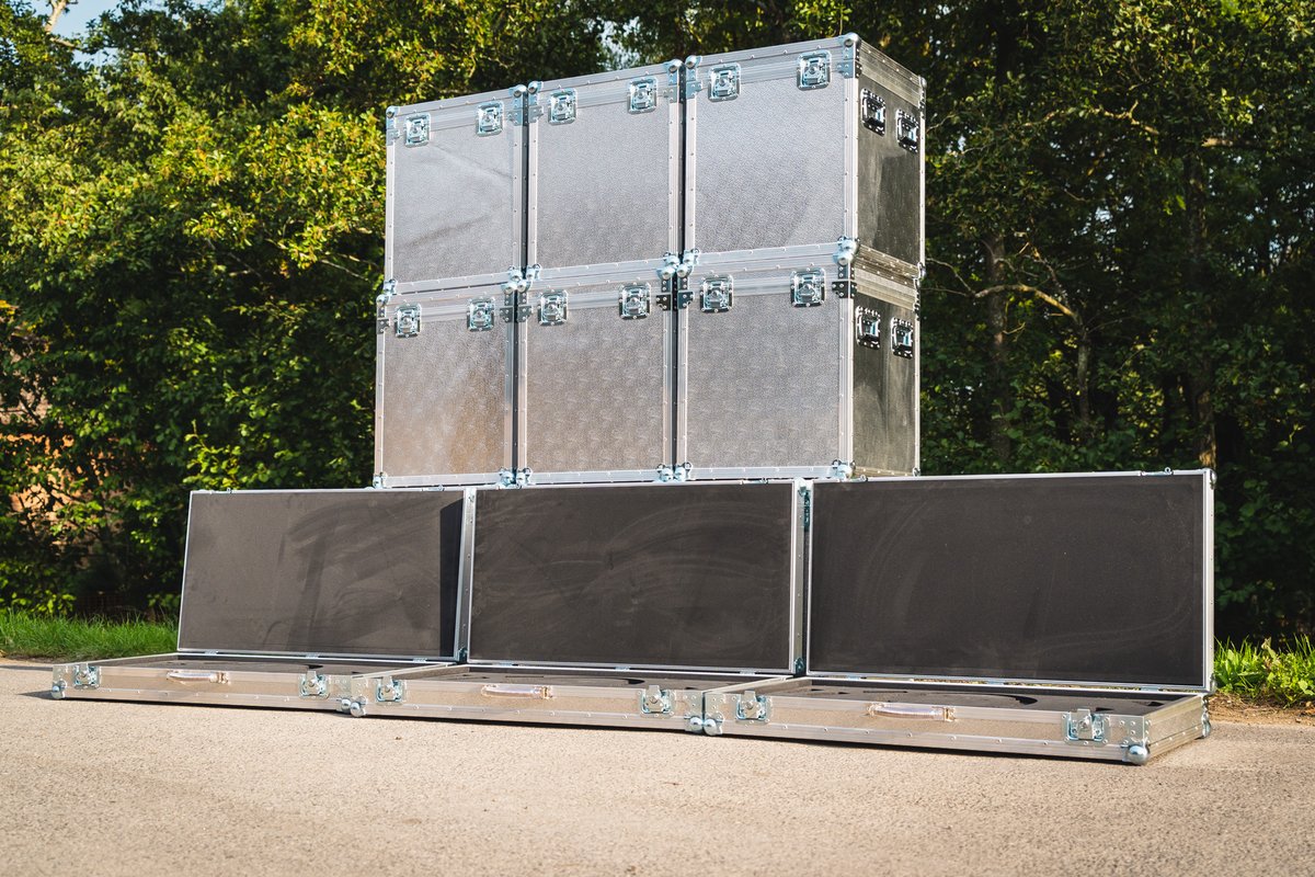 nspcases's tweet photo. A recently finished batch of #flightcases completed for the MOD.
Finished in stucco aluminium with custom foam inserts.
What are your thoughts on this finish?
#nspcases https://t.co/TXuBl6XK9f