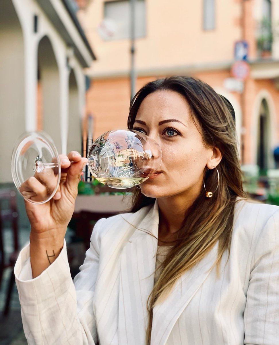 WildYeastMedia's tweet photo. Welcome to #WineToWatch number three 🙌 This time, we're showcasing @1Onthehill, a wine club & wine tour business that has been very successful at using social media to grow their company.
Read the full article here > https://t.co/lhN6Ziqpbj
📸 oneonthehill (IG) https://t.co/EFaHTb93FM