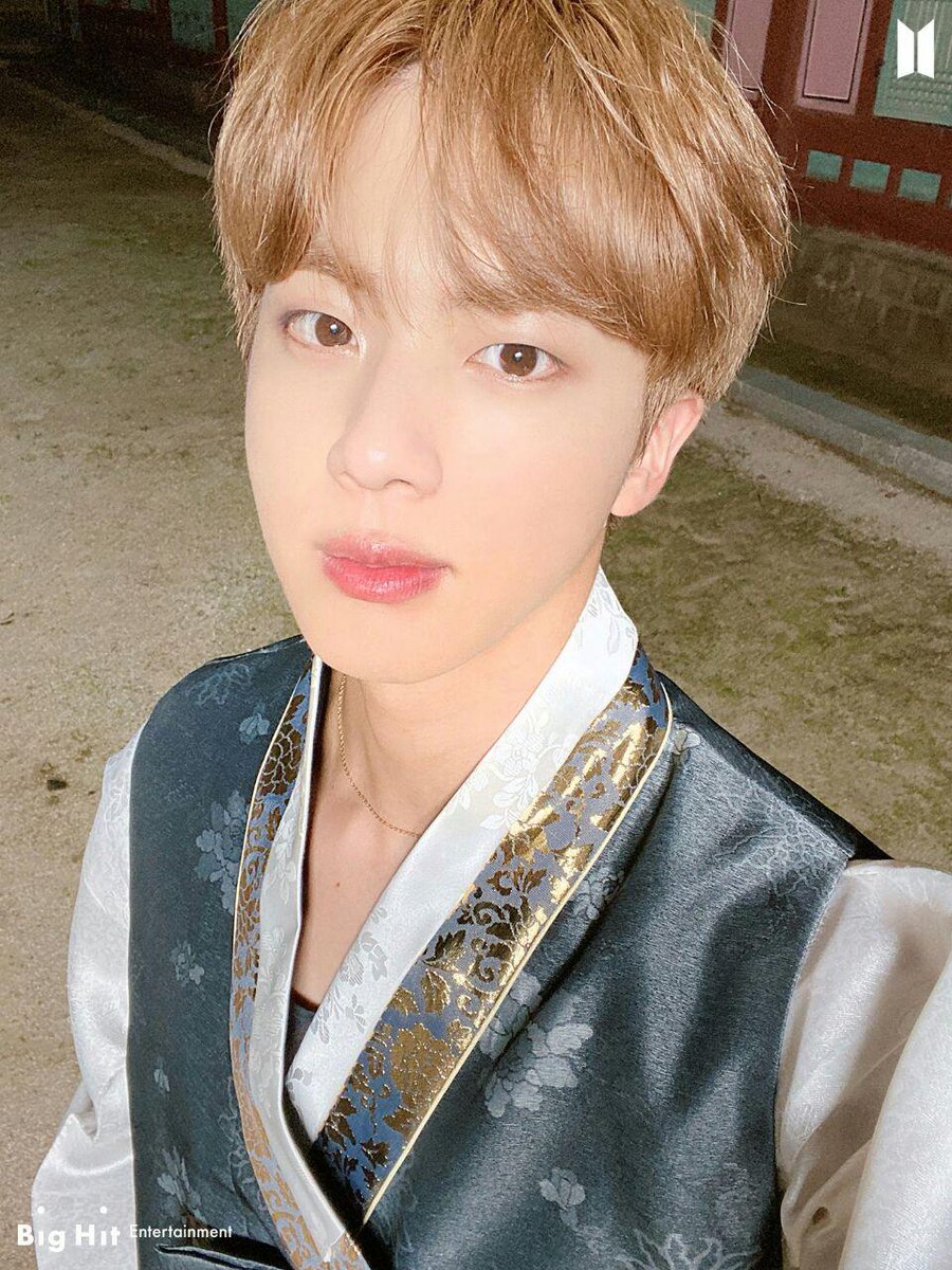 devil_kookie's tweet photo. #BTS 
#JUNGKOOK 
#rmbts 
#vbts 
#JIN https://t.co/DbAy0Jvruc