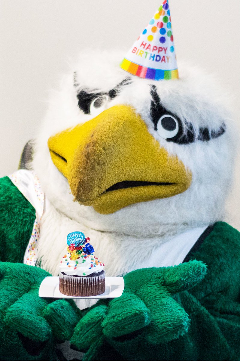 NTScrappy's tweet image. It’s my bird-day!!! Don’t forget to stop by the Union Chat after 11 am for a free cupcake! Send me some virtual birthday love by using the hashtag #HBDScrappy!