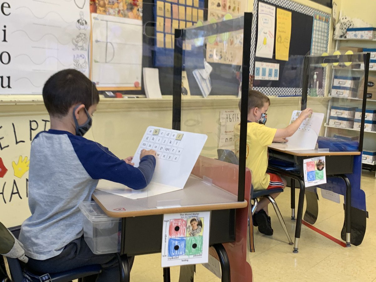 nesposito1229's tweet photo. Goldberg Gang working on their magnetic boards...  @jmcgahan31 @oceansidelaxmom https://t.co/UjZwIrBlHC