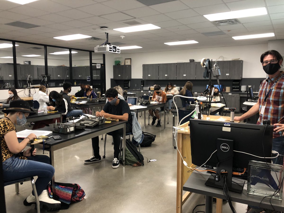 RobinAISD's tweet image. Did you know Allen High School has a jewelry making class? These talented students produce really unique pieces of wearable art.