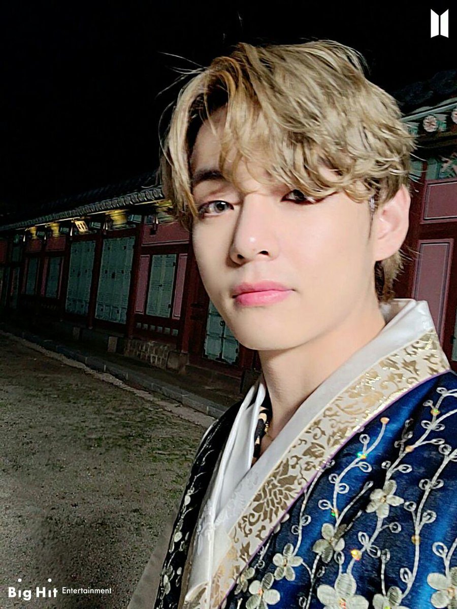 devil_kookie's tweet photo. #BTS 
#JUNGKOOK 
#rmbts 
#vbts 
#JIN https://t.co/DbAy0Jvruc