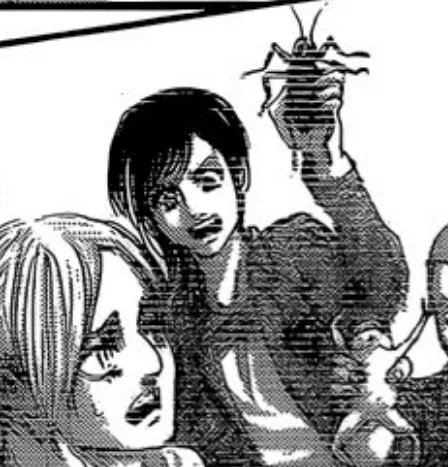 WHAT THE  F is that a giant cockroach???????????????? 
#aot133spoilers 