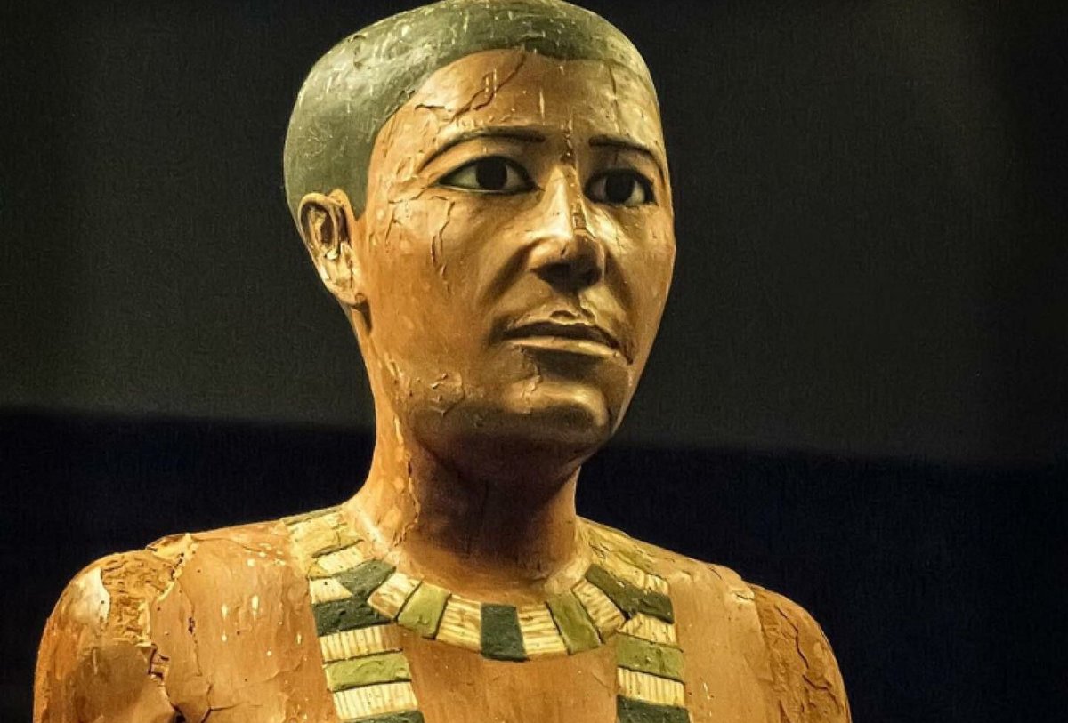 Here are egyptian statues and sculptures with the nose intact