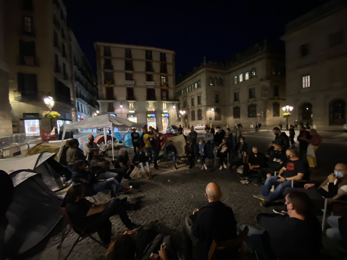 Jorditulluis's tweet photo. Aquí estamos! Tenemos que bailar! Acampados por el ocio nocturno. @ocionocturno #ocionocturno #fecalon #ocio #discotecas https://t.co/caVCjXbdo1
