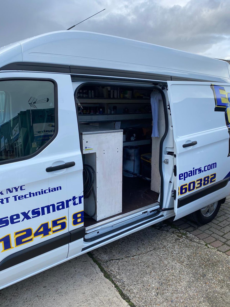essex_smart's tweet image. New Ford Transit van added to our Fleet 🙌🏻 

Graphics and wrap by the fantastic @funkeefish 🤪

#EssexSmartRepairs #FunkeeFish