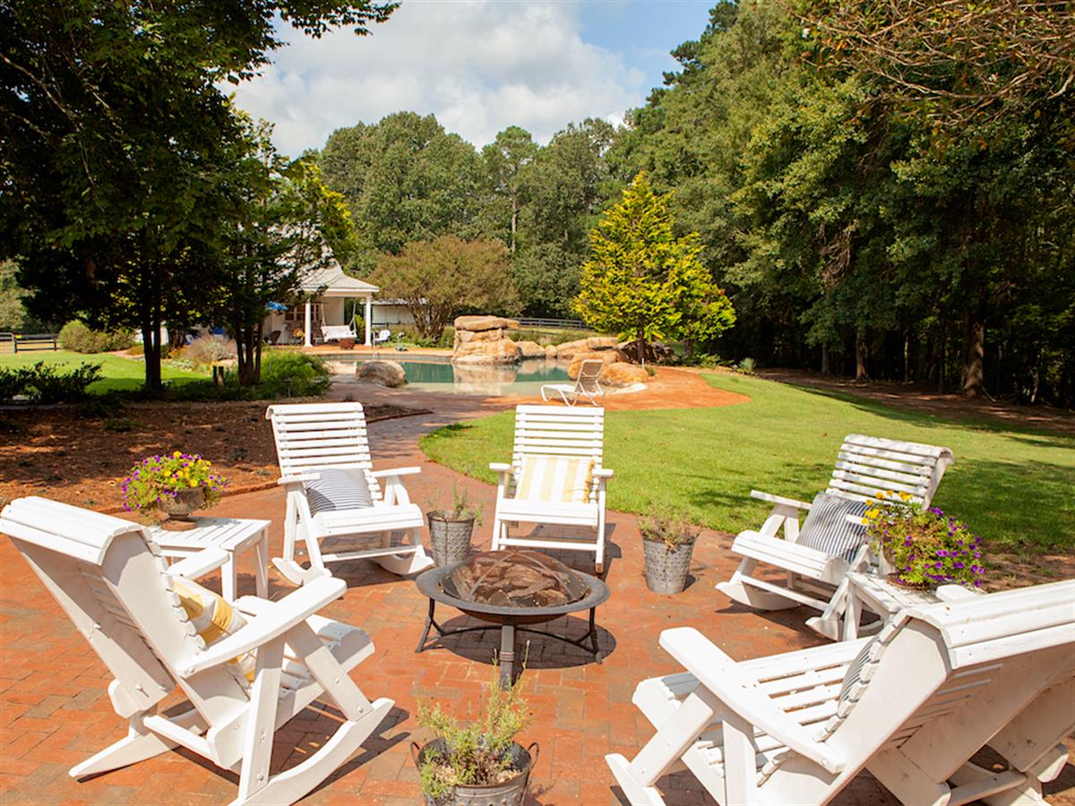 AUCTIONFLIP's tweet photo. This 84 +/- acre Atlanta gentleman's farm, directly on the Flint River, is set for auction 10/27 @ 2PM. It features a plantation style home close to Senoia, Peachtree City, &amp; in the heart of the burgeoning Southside studio area. Conducted by @AlbertBurney https://t.co/2jPqpQTanz https://t.co/LaYqM0GpPJ