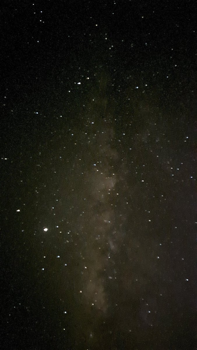 majedandroid's tweet image. الان اعرض لكم تجربتي بتصوير ذيل المجرة، كانت امس، وهي تجربة اولية الظروف غير مثالية، ولي تجربة اخرى في نهاية الشهر ان شاء الله.

التصوير كان بجوال 
#Note20Ultra5G

@Samsung_SAUDI