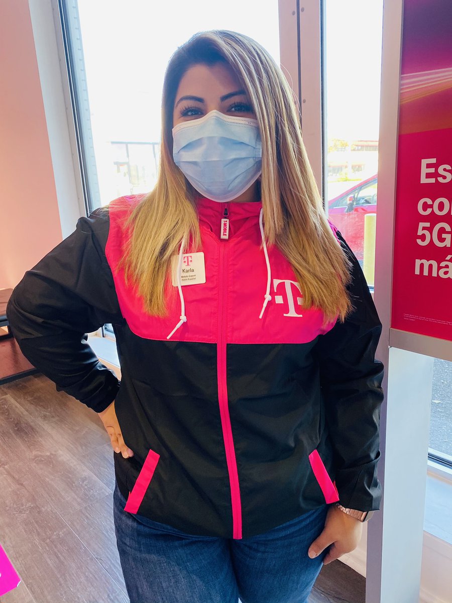 Rocking my new @TMobileGear windbreaker 🔥💁🏼‍♀️