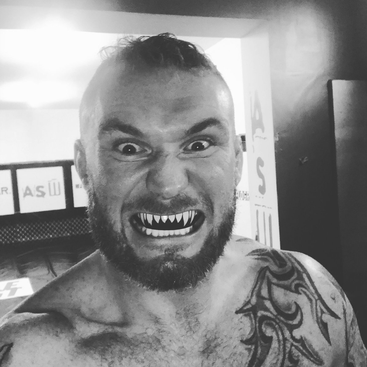 Thanks <a href="/xsguard/">XSGuard Mouthguards</a> for this sick gumshield! Keeping my turkey teeth safe 🤣