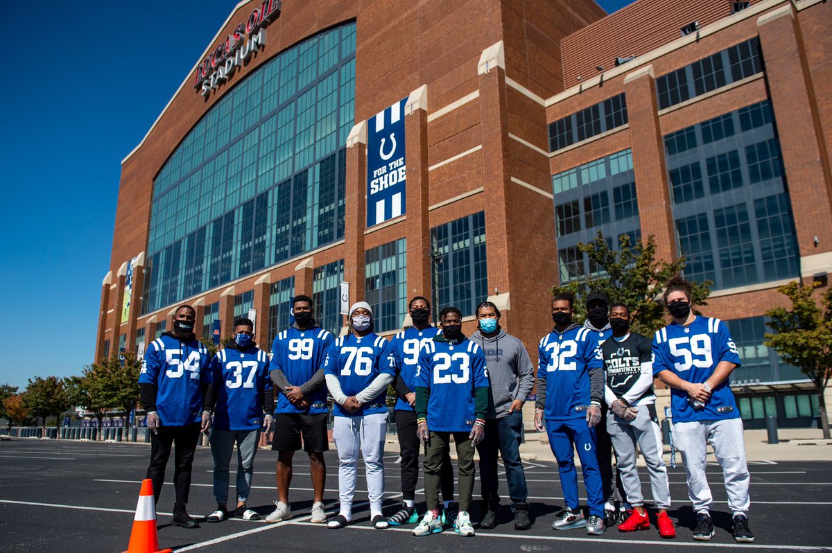 coltscommunity's tweet photo. No days off because #NoOneRunsOnEmpty. 

@GleanersFBIndy | #BreakingBarriers https://t.co/IIhdqyknNE